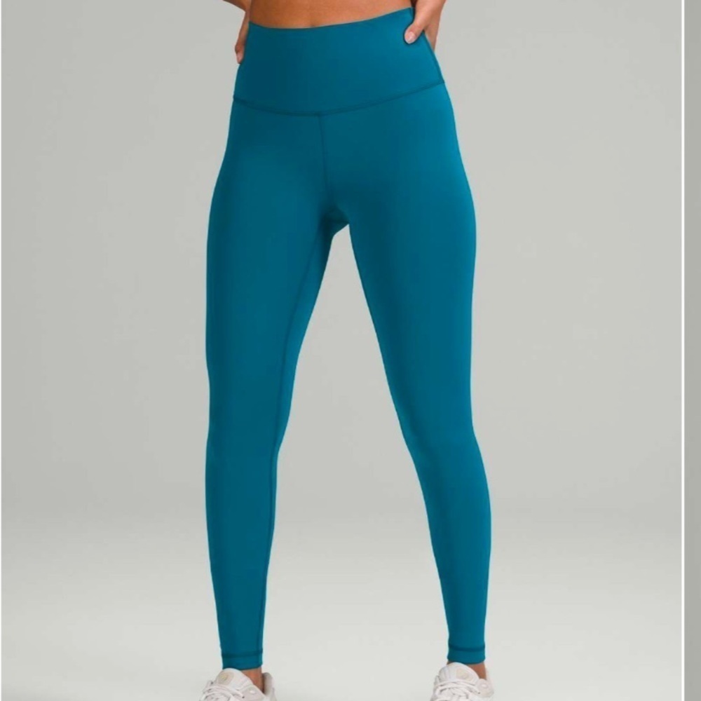 Lululemon Wunder Train High-Rise Tight Legging
Capri